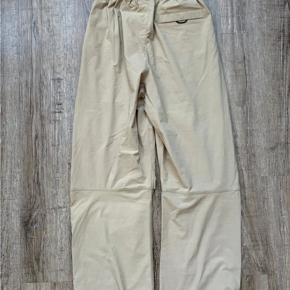 Nike Tech Pack Woven Oversized Pants Parachute Beige Men’s Sz XS HM7158-297